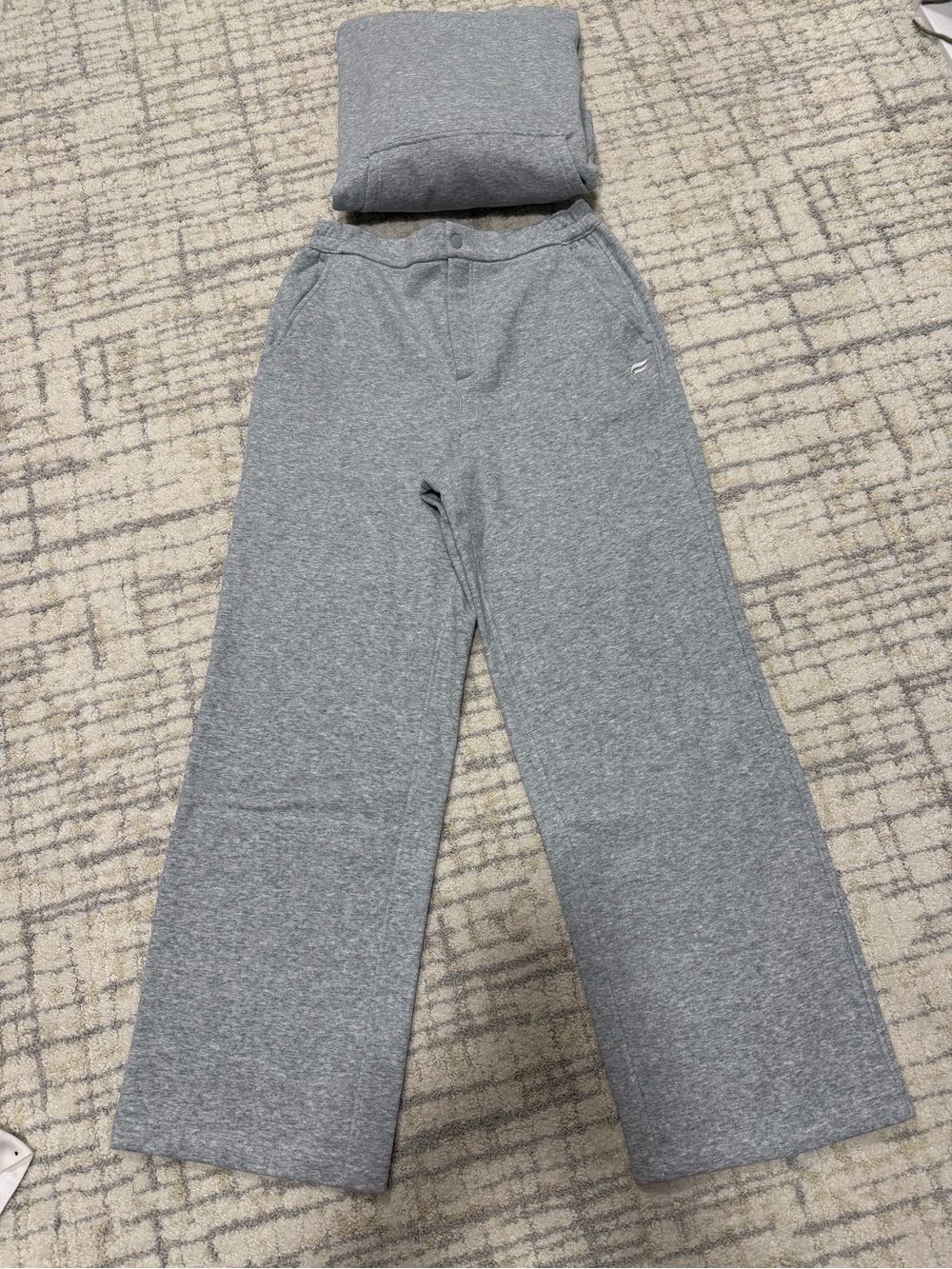 Fabletics lounge set - Picture 3 of 5